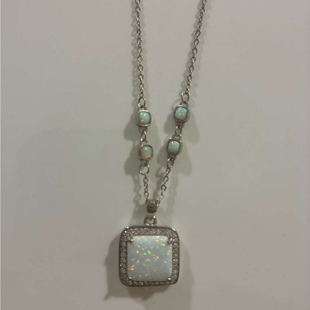 Dazzling Silver Necklace with Opal Accents